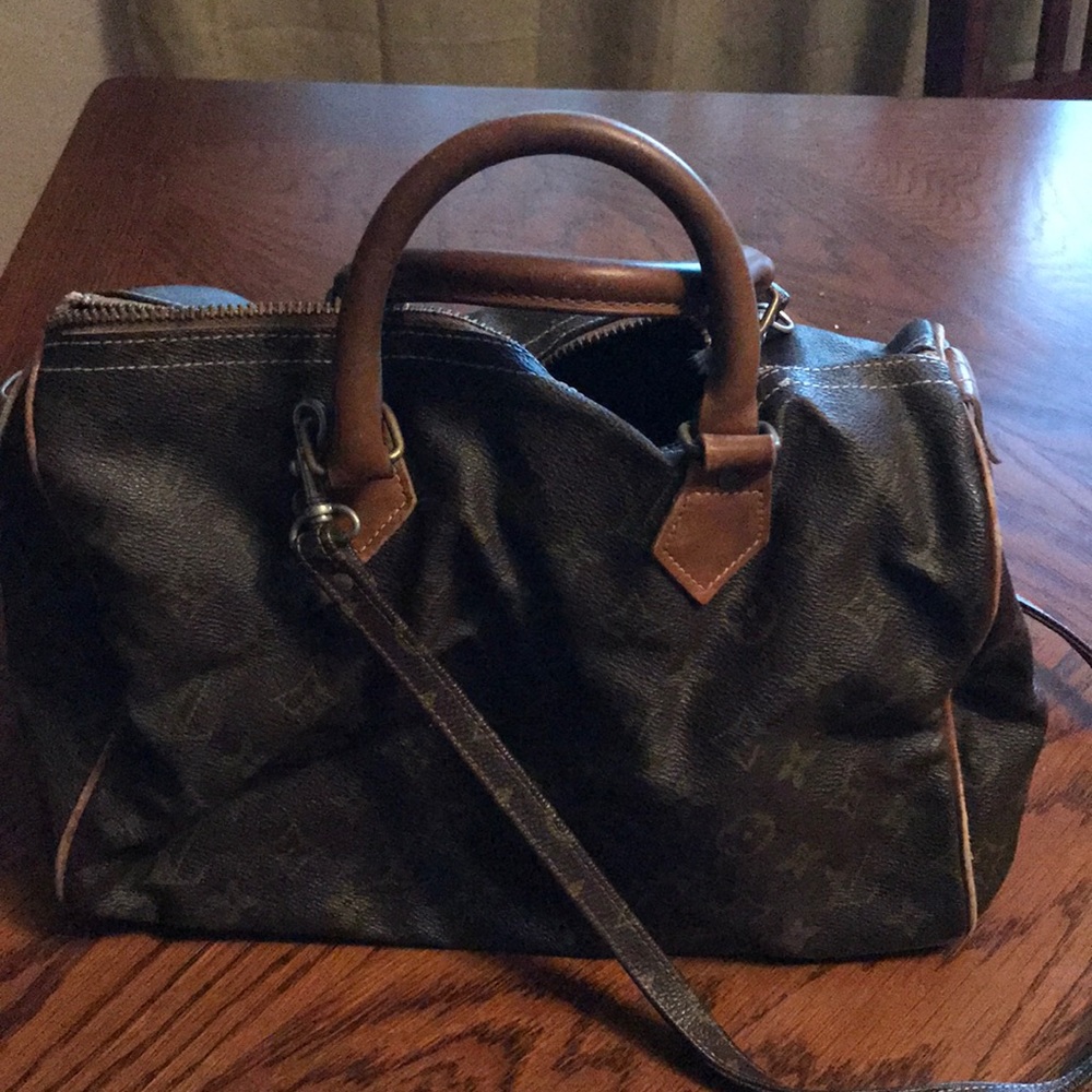 Vintage Louie Vuitton purse ..